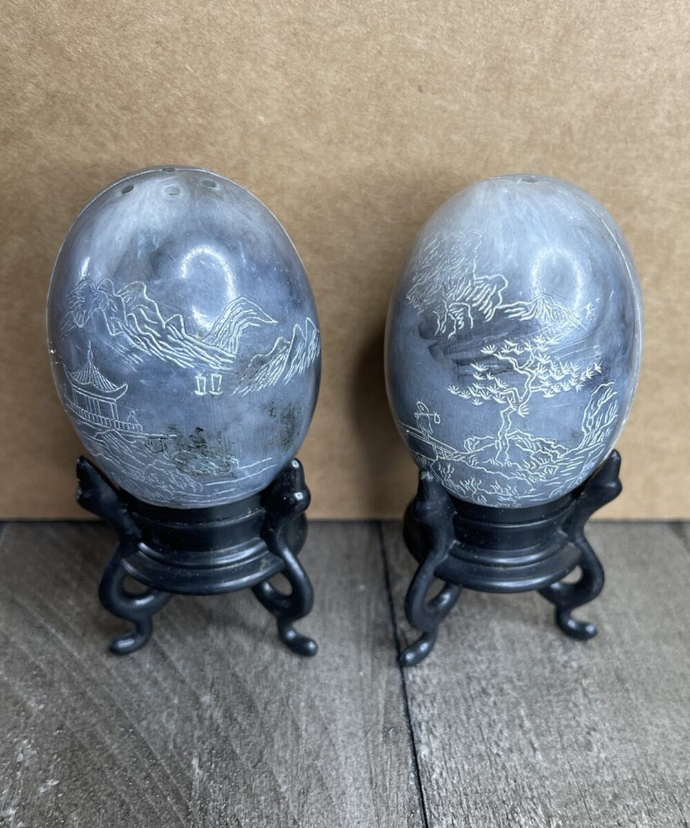 VTG Etched Asian Egg Salt & Pepper Shaker Set Plastic Made in Hong Kong